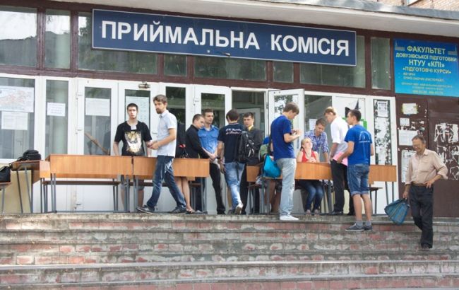 В украинские вузы поступили более 700 жителей Крыма, - МОН