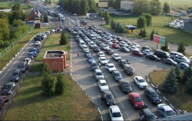 На границе с Польшей в очередях стоит тысяча автомобилей