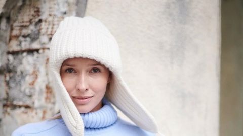 Блестящая Катя Осадчая сверкнула оригинальной шляпкой на YUNA 2019