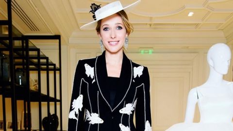 Девушка-весна: Катя Осадчая очаровала ярким образом в цветастом платье