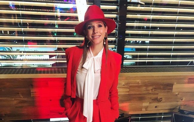 Катя Осадчая удивила поклонников своим новым образом в шортах