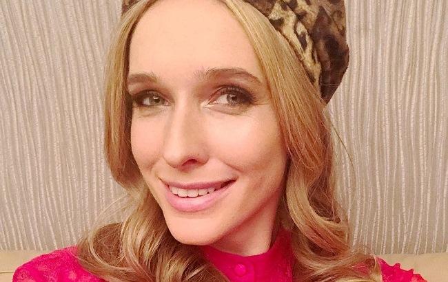 "Грациозная леди в красном": Осадчая покорила шикарным вечерним образом