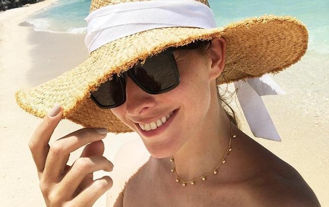 "Усиленное сердцебиение": Осадчая показала заплыв с дельфинами на Маврикии (видео)