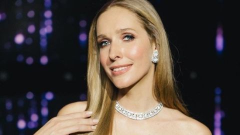 "Немов 16-ть!" Катя Осадча захопила ніжним фото без макіяжу з улюбленими квітами