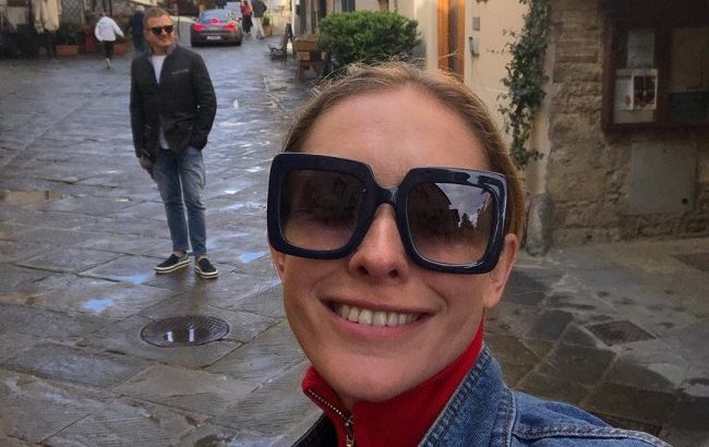 Осадчая нашла любимые цветы в Швейцарии, а Горбунов заигрывал со скульптурой