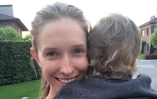 "Пока папа в командировке": ненакрашенная Осадчая показала, как развлекается с сыном