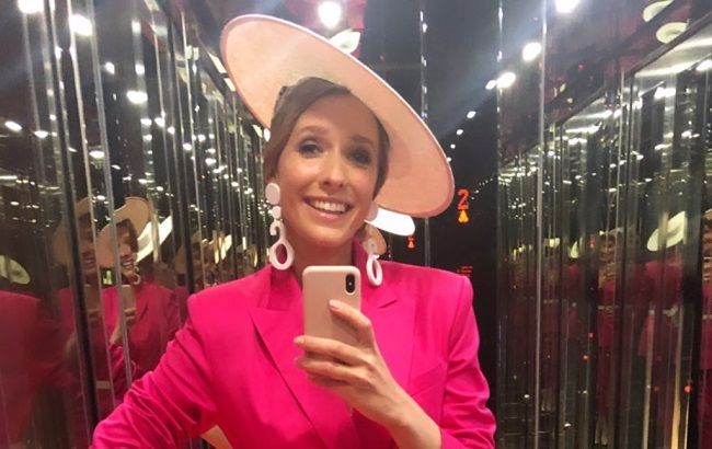 Солодка цукерочка: Катя Осадча полонила вишуканим образом в рожевих тонах