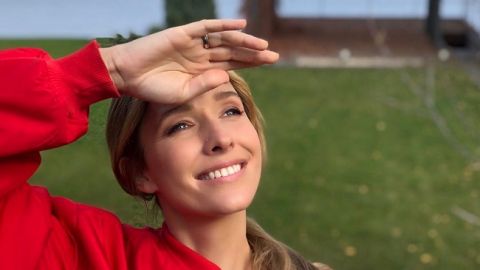 Классическая красота: Осадчая очаровала стильным нарядом