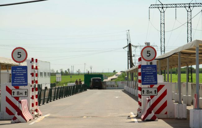 Боевики пять суток подряд блокируют КПВВ "Марьинка" в обе стороны