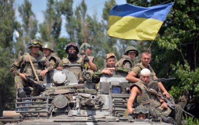 Силы АТО отводят танки и вооружение калибром до 120 мм в Луганской обл