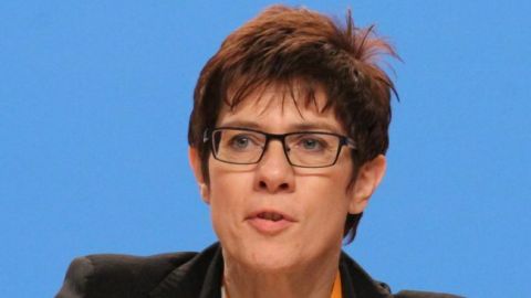 Росія своїми гібридними атаками тисне на ЄС, - міністр оборони Німеччини