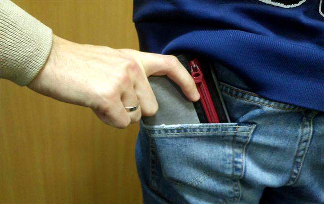 Будьте уважні: у Києві на Позняках активізувалися шахраї-роми