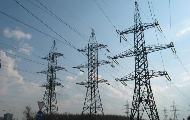 "Укрэнерго": две из четырех линий электроснабжения Крыма не работают