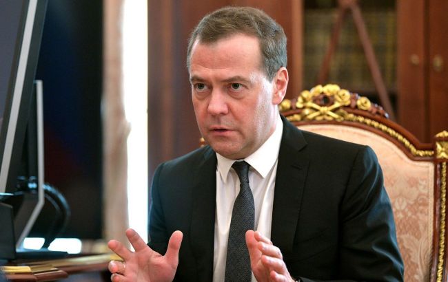 Медведев анонсировал массовую высылку иностранных дипломатов из России