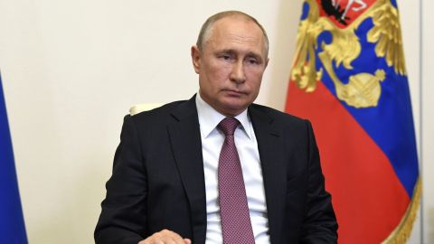 Путін доручив почати масштабну вакцинацію від COVID-19 в Росії