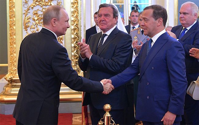 Путин предложил переназначить Медведева премьером России