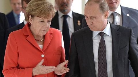 Путин и Меркель обсудили обмен пленными на Донбассе