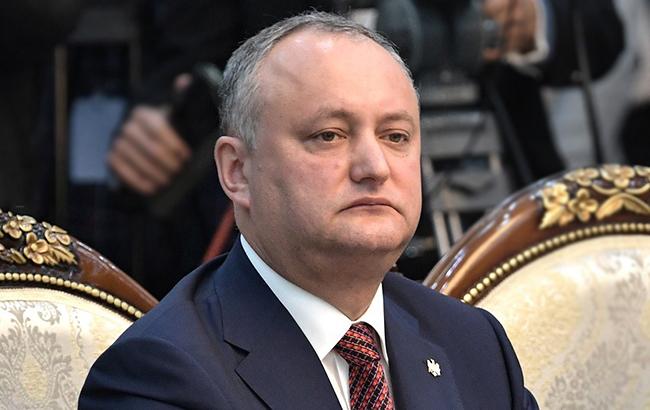 Президента Молдови знову відсторонили від посади