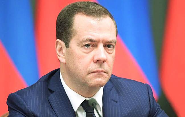 Медведев назвал новые санкции США "полноценной торговой войной" с Россией