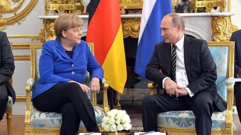 Путин и Меркель обсудили транзит газа через Украину