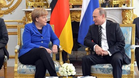 Меркель і Путін відзначили прогрес у переговорах про транзит газу через Україну