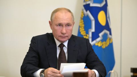 Путін доручив відправити на самоізоляцію невакцинованих росіян старше 60 років