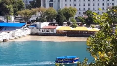 В окупованому Криму в морі злили нечистоти (відео)