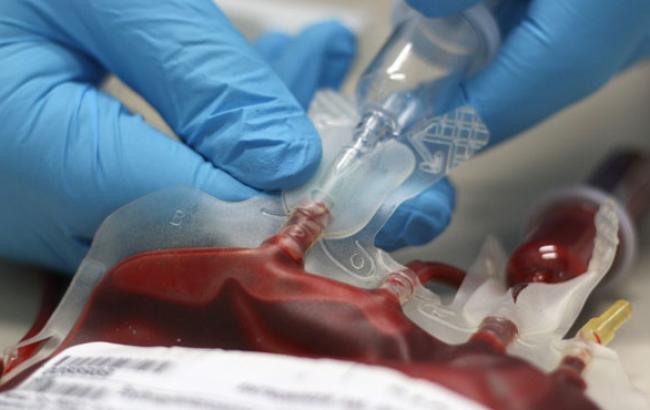Фото: Сегодня мальчика спасают переливанием донорской крови (reuters.com)
