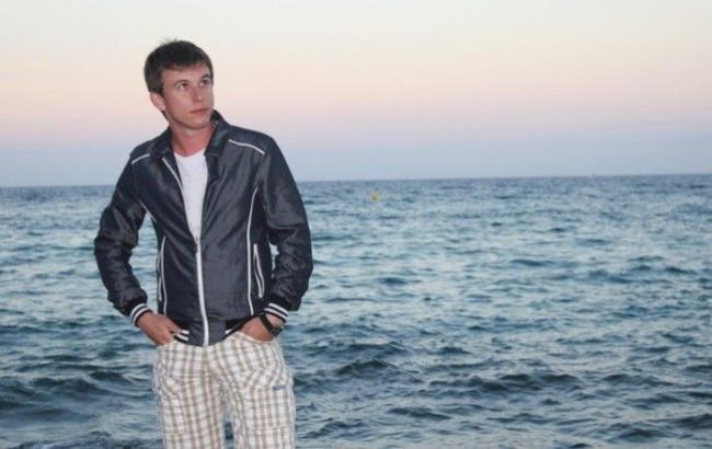 Висел на решетке и хамил судье: подозреваемый в убийстве Познякова по-хамски вел себя в суде