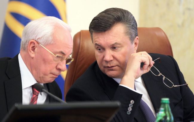 Азаров запевнив, що не спілкується з Януковичем