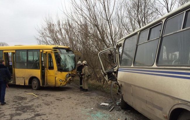 Во Львовской области столкнулись два автобуса, десятки пострадавших