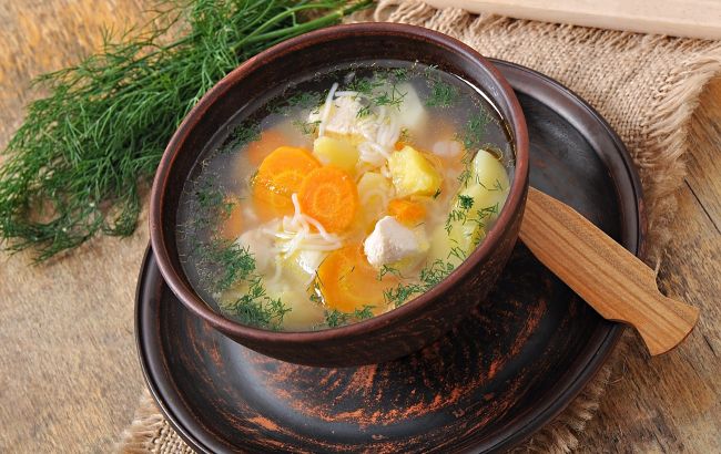 Не всім корисний бульйон: експерти пояснили, кому він шкодить