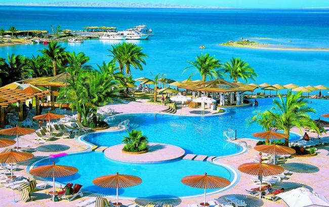 Продаж закордонних турів в Українів 2015 р. може скоротитися в два рази, - експерт