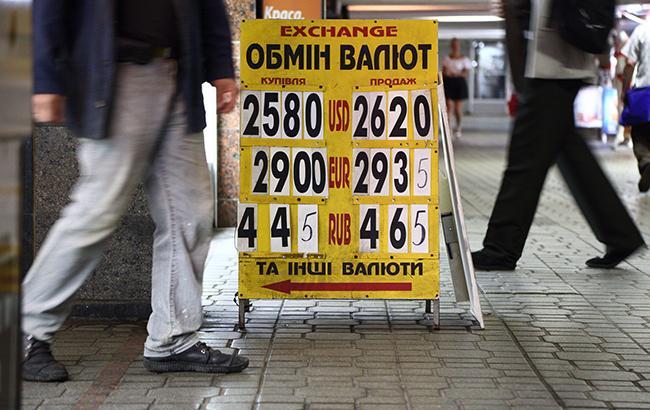 Готівковий курс долара в продажу виріс до 25,83 гривень