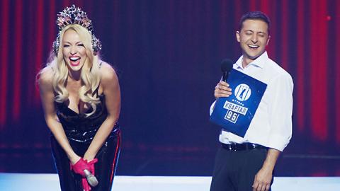 "Я тебе на голову одягну": Зеленський в образі Тіни Кароль потролив Полякову (відео)