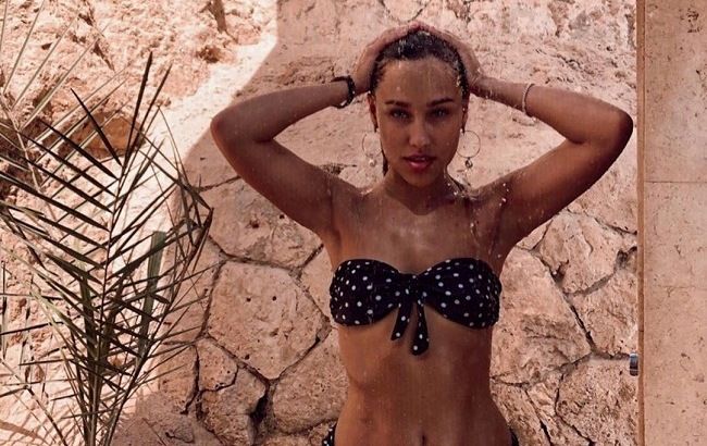 "Фотограф и модель супер": победительница Холостяк 9 восхитила горячими фото в бикини