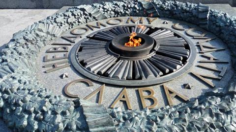 Украинка, которая жарила яичницу на Вечном огне, выиграла суд