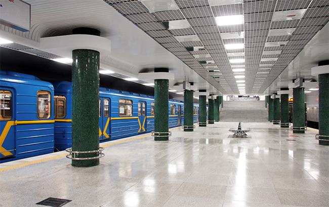 В Киеве "минировали" станцию метро "Театральная"
