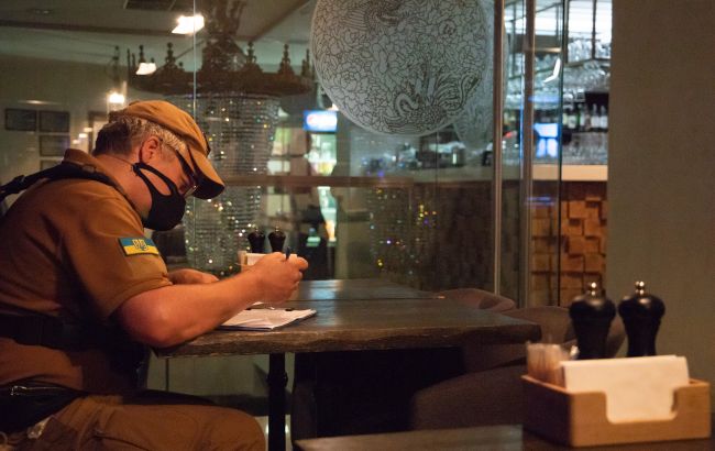 У Києві за порушення карантину оштрафували десятки ресторанів і супермаркетів