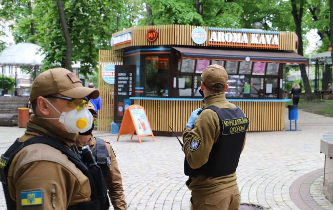 У Києві за тиждень за порушення карантину оштрафували понад сотню ресторанів і магазинів
