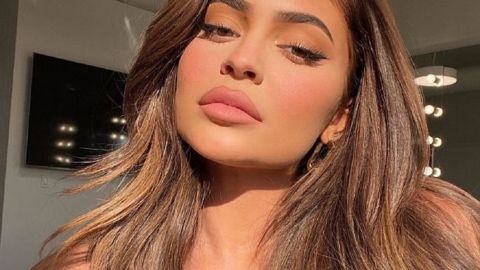 В блестках и мехах: полуголая Кайли Дженнер показала роскошное тело