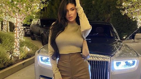 Взяти на замітку: Кайлі Дженнер демонструє ідеальне поєднання зі шкіряним костюмом