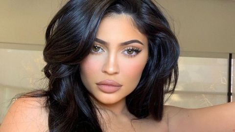 Бездоганна: Кайлі Дженнер показала "гарячий" total look в шоколадних тонах