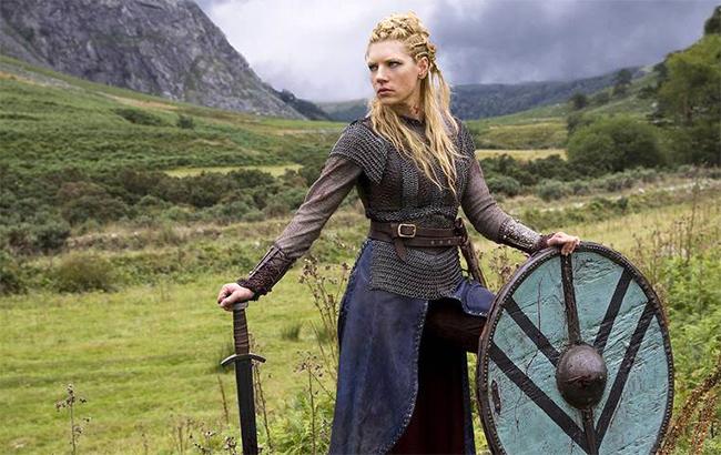 Ученые рассказали, что викингами в военных походах могли командовать женщины