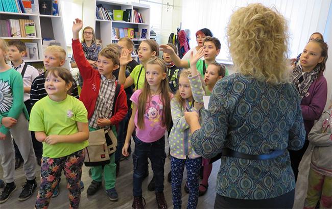 Школи Латвії переходять на державну мову