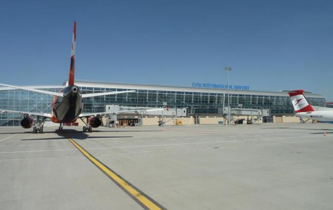 Во Львове "заминировали" здание аэропорта