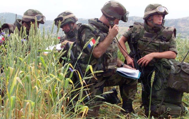 Главу французской разведки отправили в отставку из-за войны в Украине