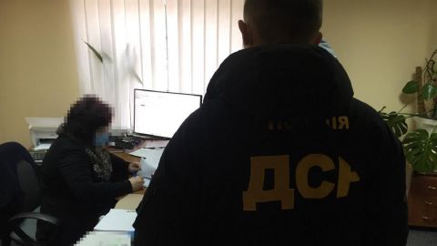 В Киеве продавали справки с "нужным" результатом COVID-теста. Полиция разоблачила схему