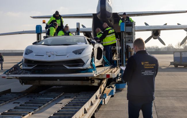 Lamborghini и Rolls-Royce: Украина передала Германии элитные авто международных мошенников