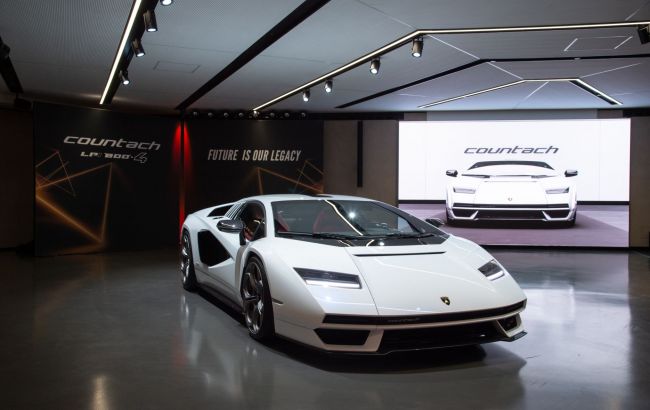 Lamborghini возродила легендарный суперкар Countach